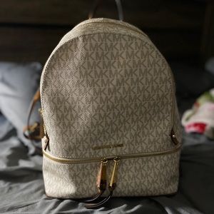 MICHAEL KORS LOGO MEDIUM RHEA BACKPACK